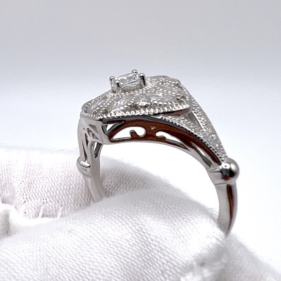 .925 Sterling Silver Vintage Inspired Cz Ring - Picture 14 of 17